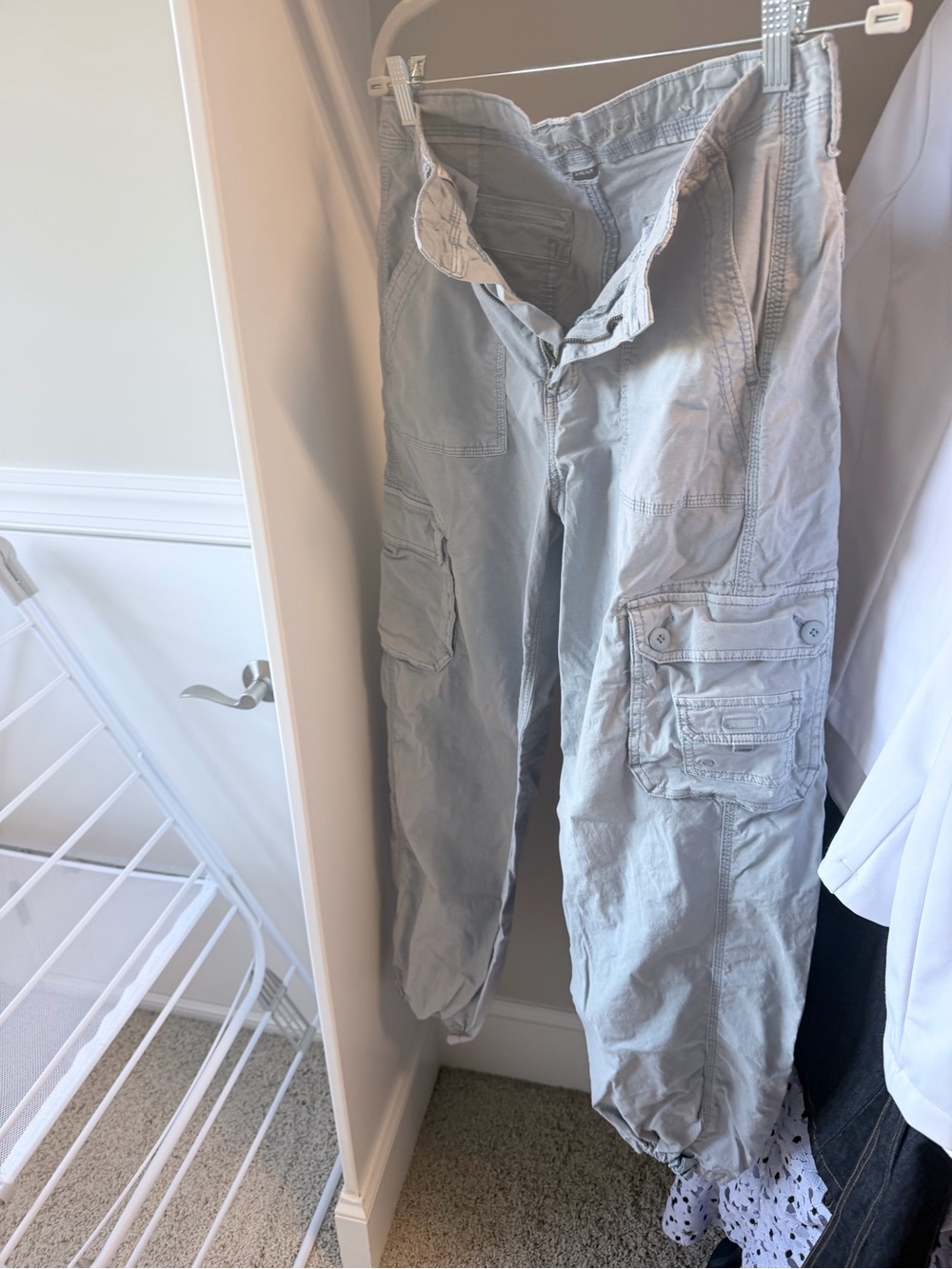 American Eagle Outfitters Light Gray Cargo Cropped Pants